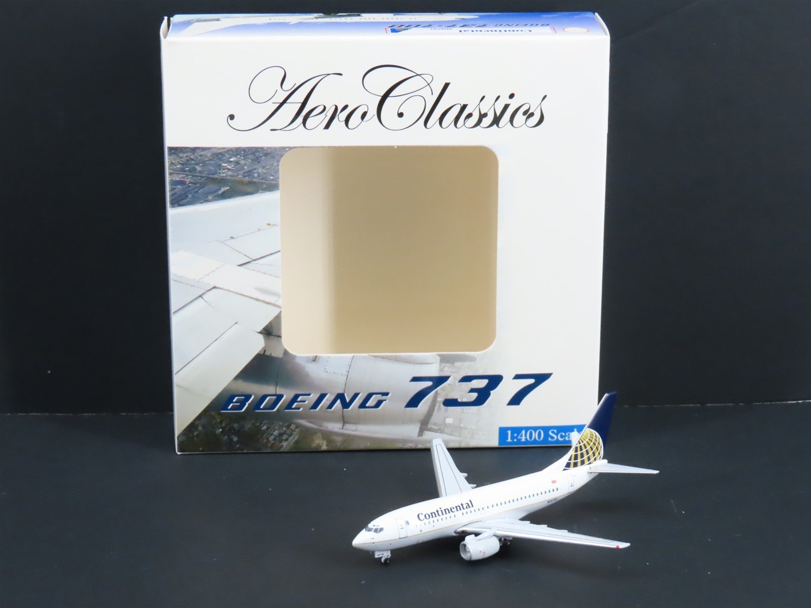 1:400 Scale Aero Classics 28762/29 Die-Cast Continental B-737-724 #N16701