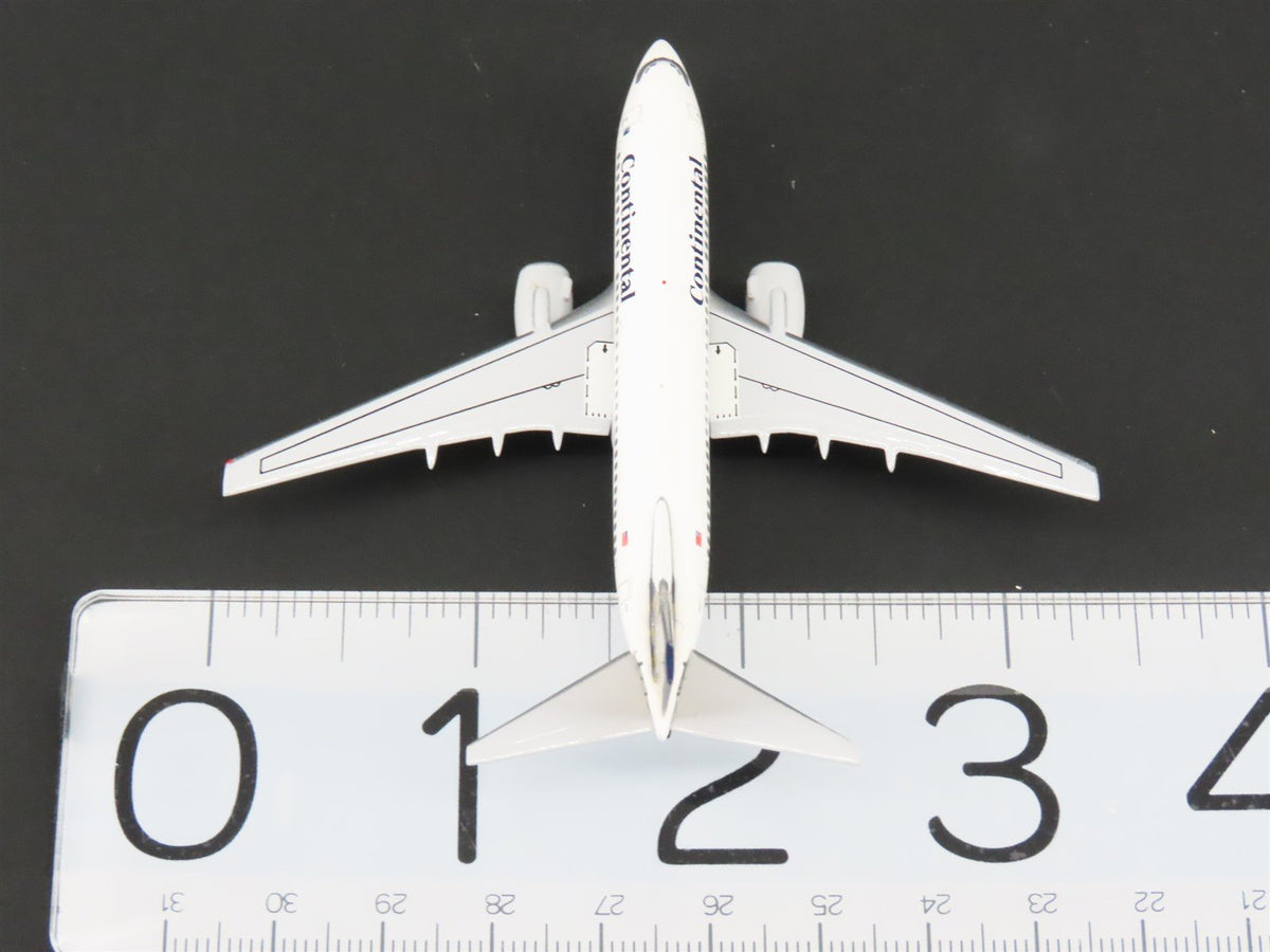1:400 Scale Aero Classics 28762/29 Die-Cast Continental B-737-724 #N16701