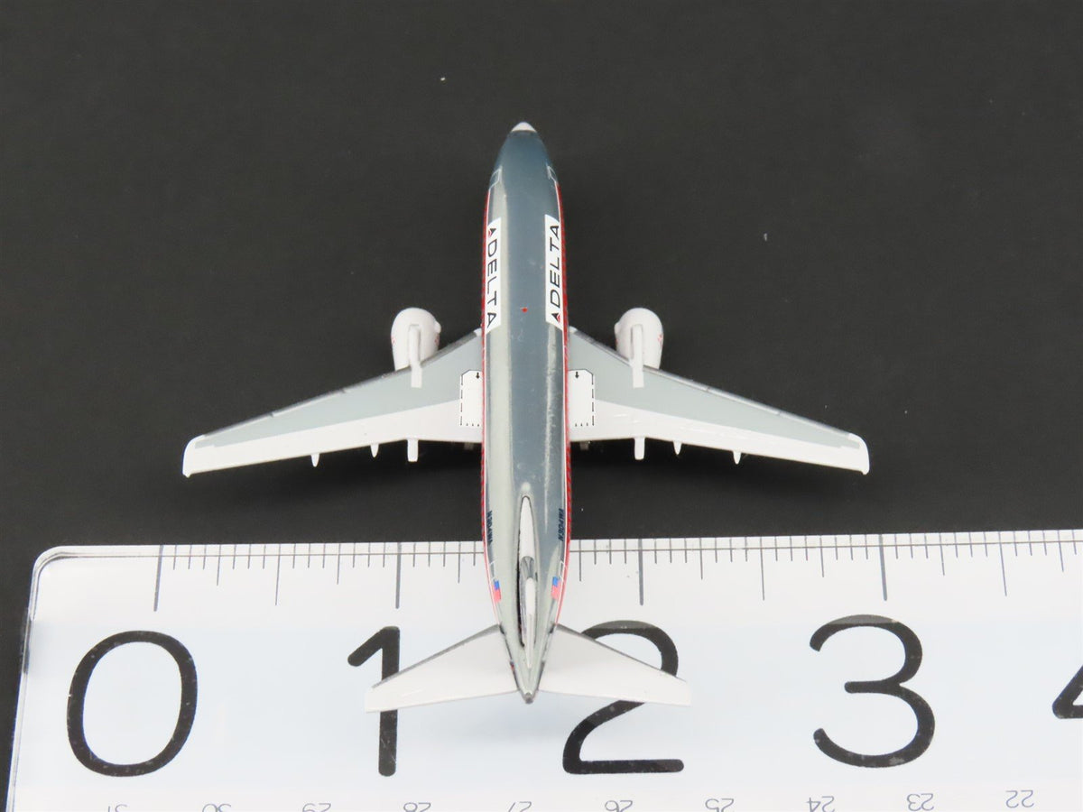 1:400 Scale Aero Classics 23345/347 Die-Cast Delta B-737-347 Airliner N304WA