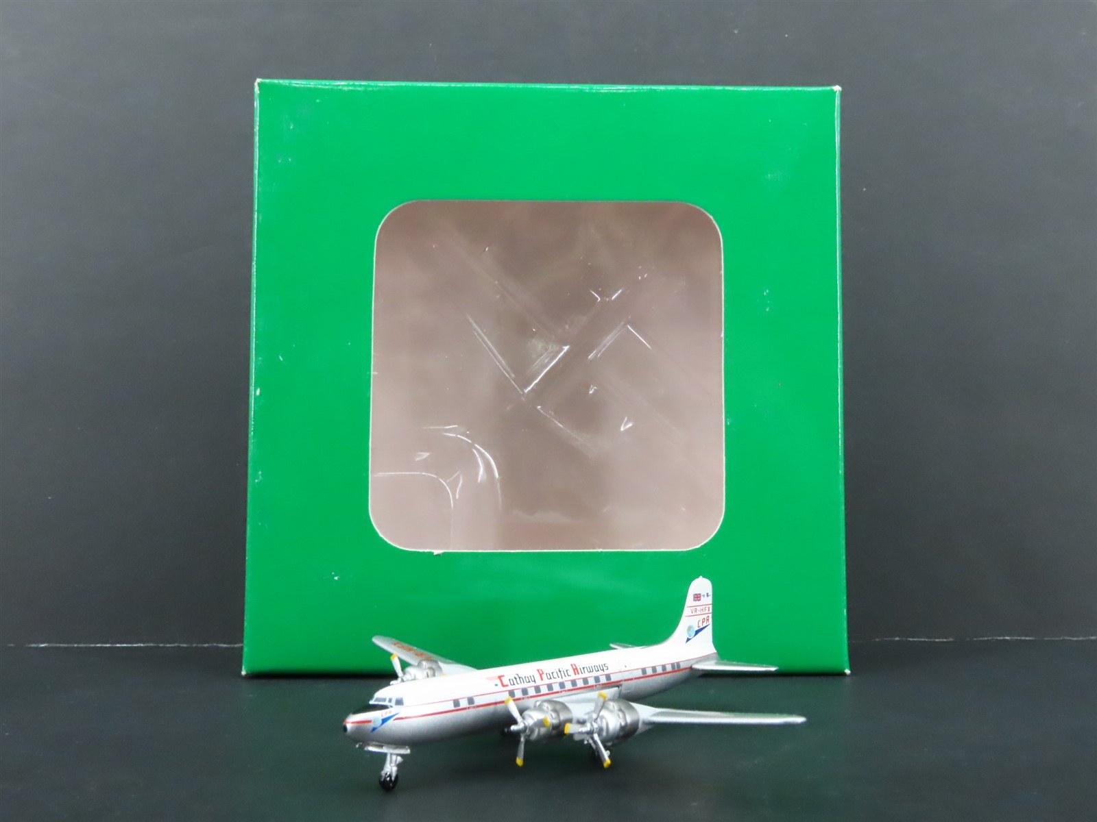 1:400 Aero Classics Die-Cast Cathay Pacific Airways Douglas DC-6 Airliner VR-HFX