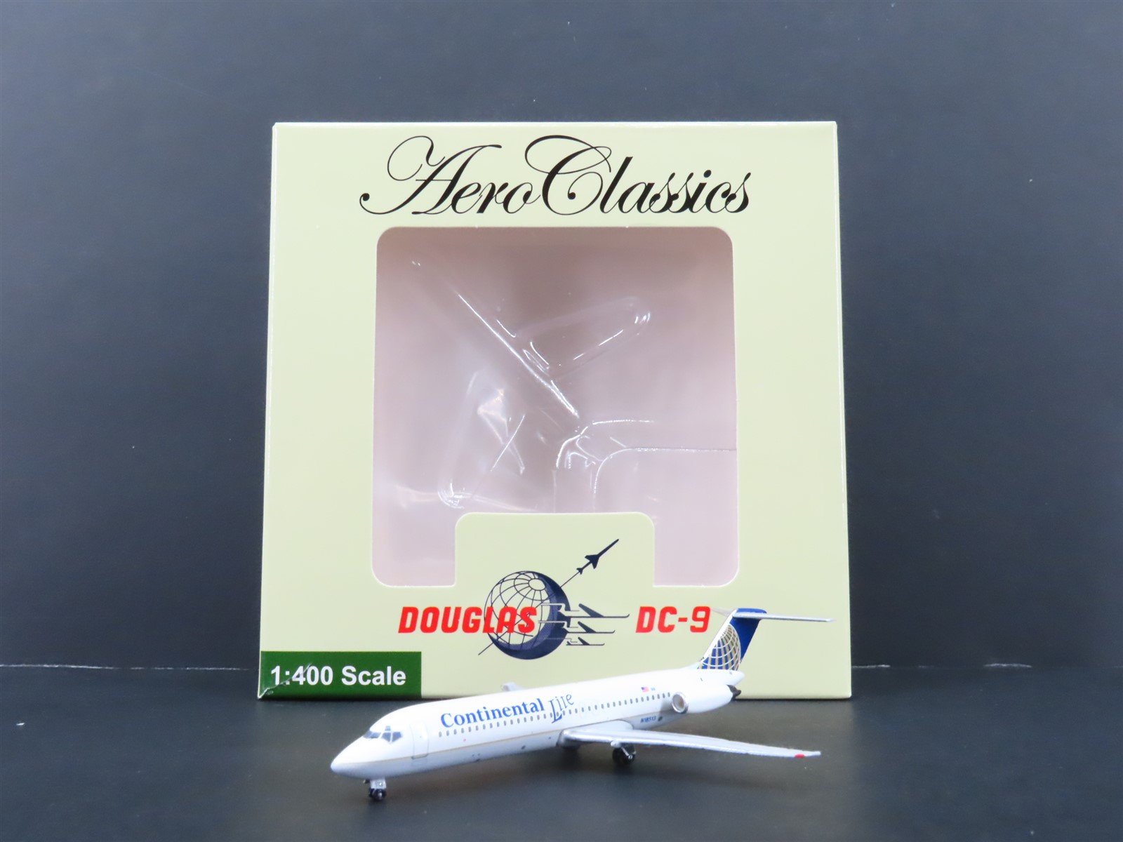 1:400 Aero Classics Die-Cast Continental Lite Douglas DC-9-32 Airliner N18513