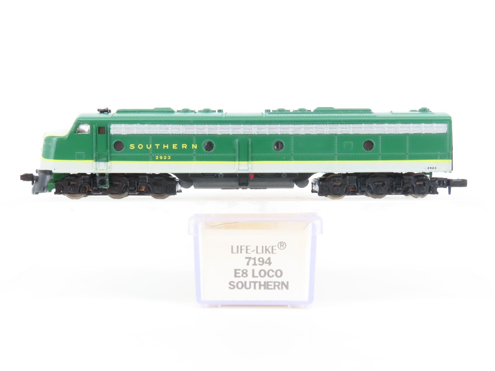 N Scale Life-Like 7194 SOU Southern Railway EMD E8A Diesel Locomotive #2923