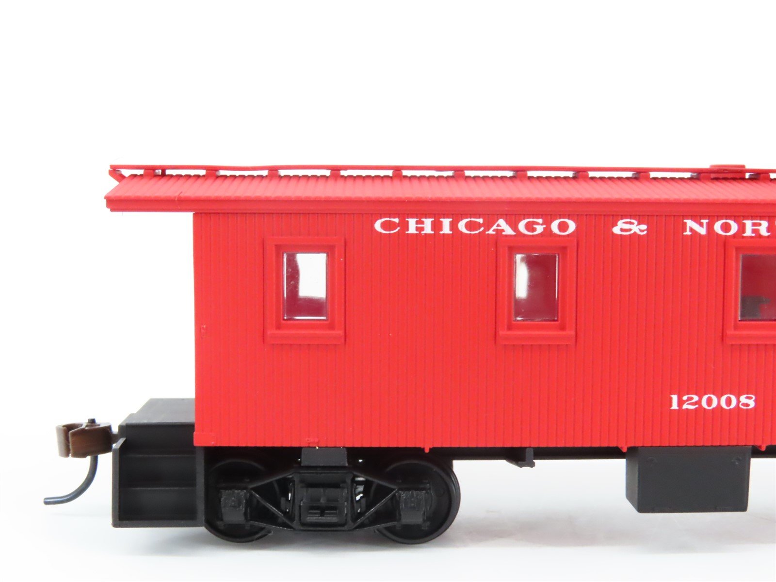 HO Scale Walthers 932-7506 CNW Chicago & North Western 30' Wood Caboose #12008