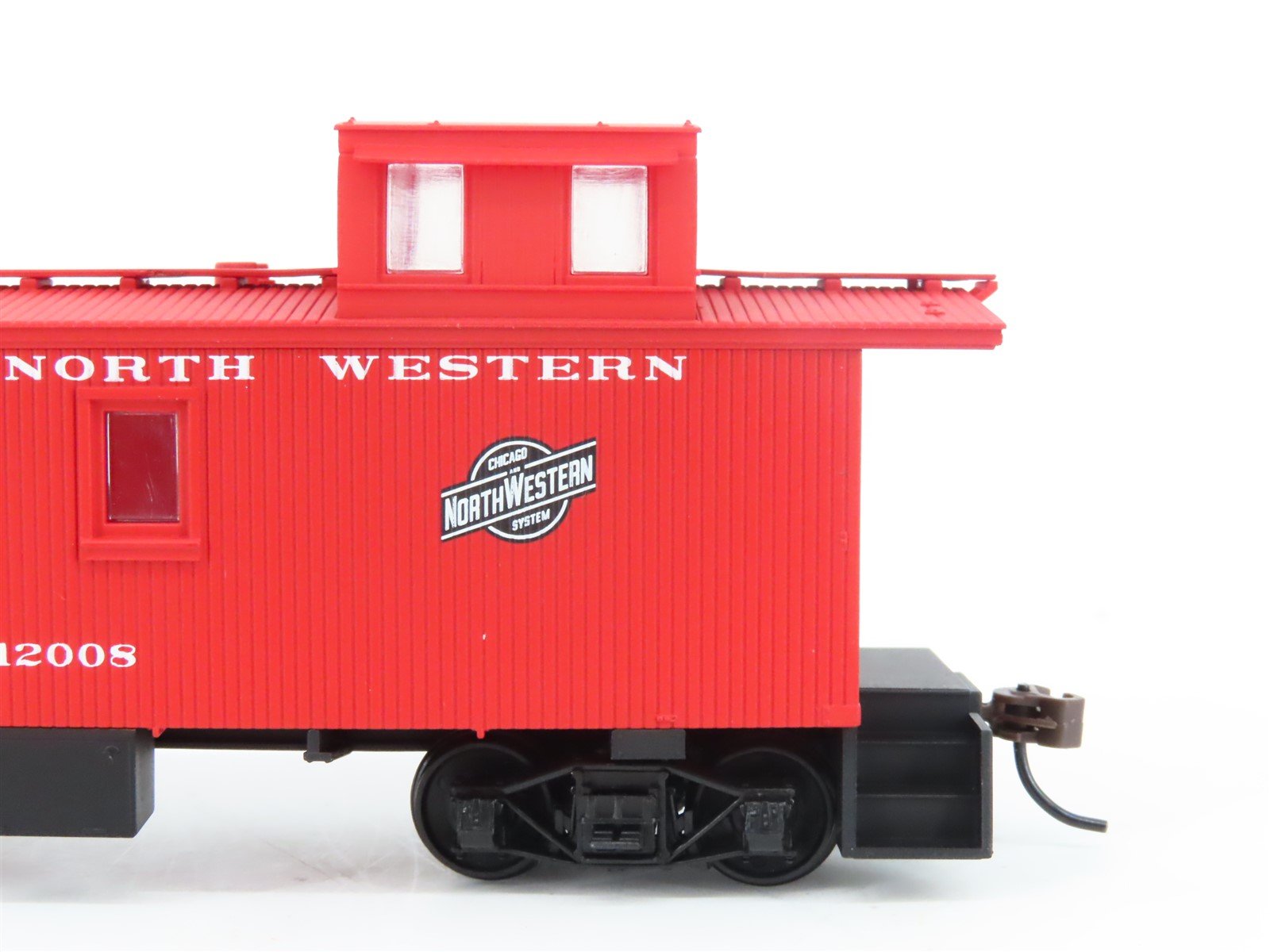 HO Scale Walthers 932-7506 CNW Chicago & North Western 30' Wood Caboose #12008