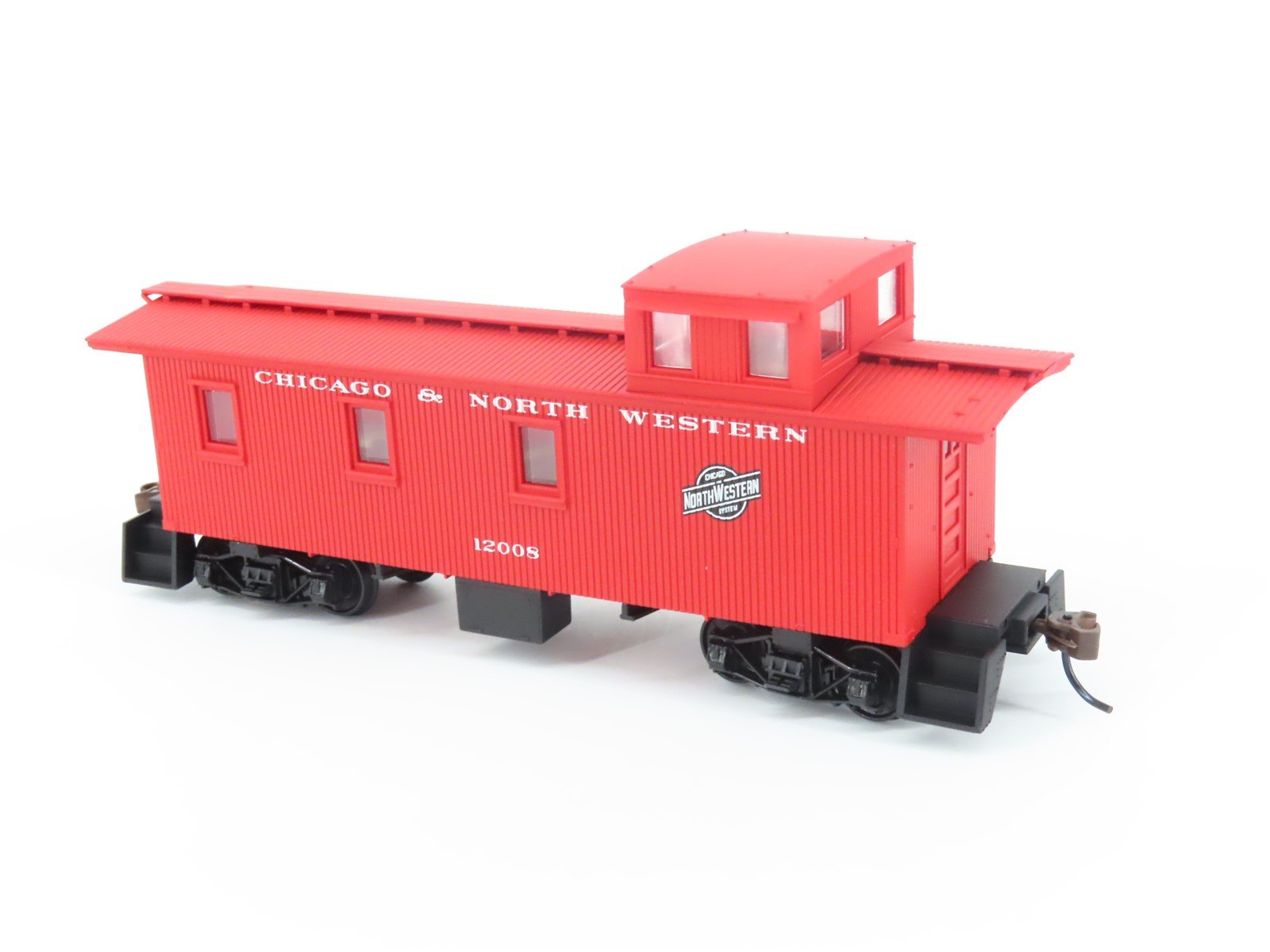 HO Scale Walthers 932-7506 CNW Chicago & North Western 30' Wood Caboose #12008