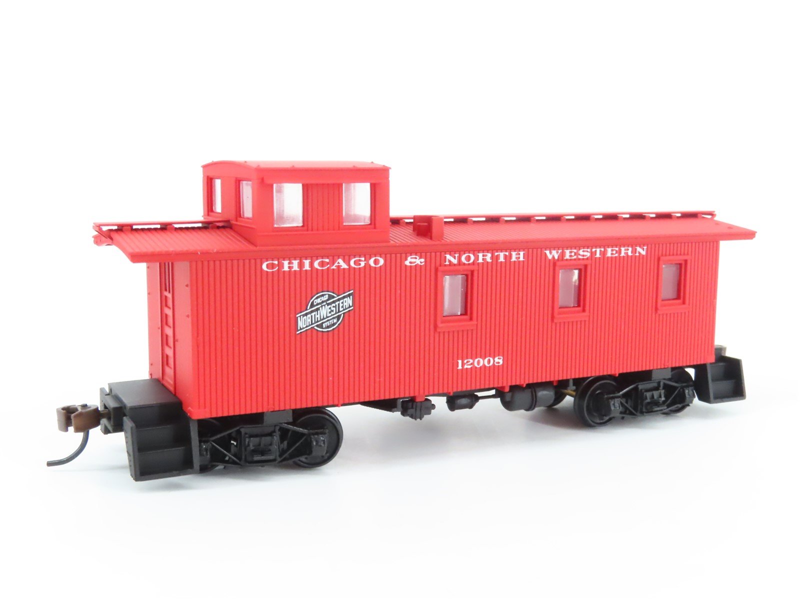 HO Scale Walthers 932-7506 CNW Chicago & North Western 30' Wood Caboose #12008