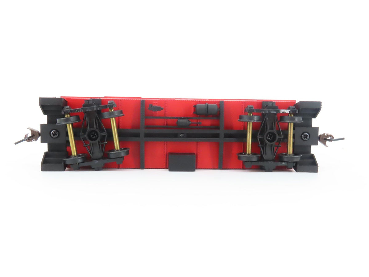 HO Scale Walthers 932-7506 CNW Chicago &amp; North Western 30&#39; Wood Caboose #12008