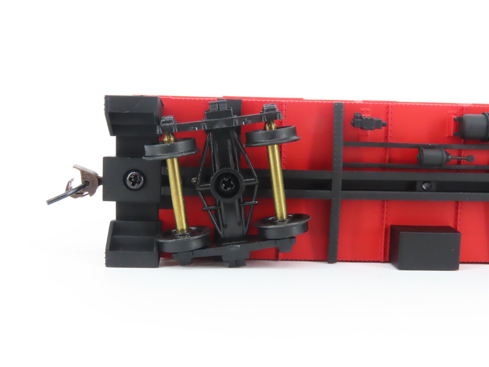 HO Scale Walthers 932-7506 CNW Chicago & North Western 30' Wood Caboose #12008