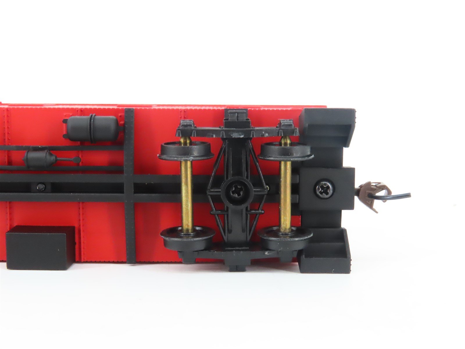 HO Scale Walthers 932-7506 CNW Chicago & North Western 30' Wood Caboose #12008