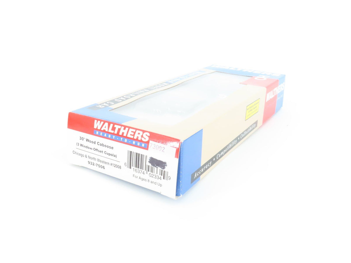 HO Scale Walthers 932-7506 CNW Chicago &amp; North Western 30&#39; Wood Caboose #12008