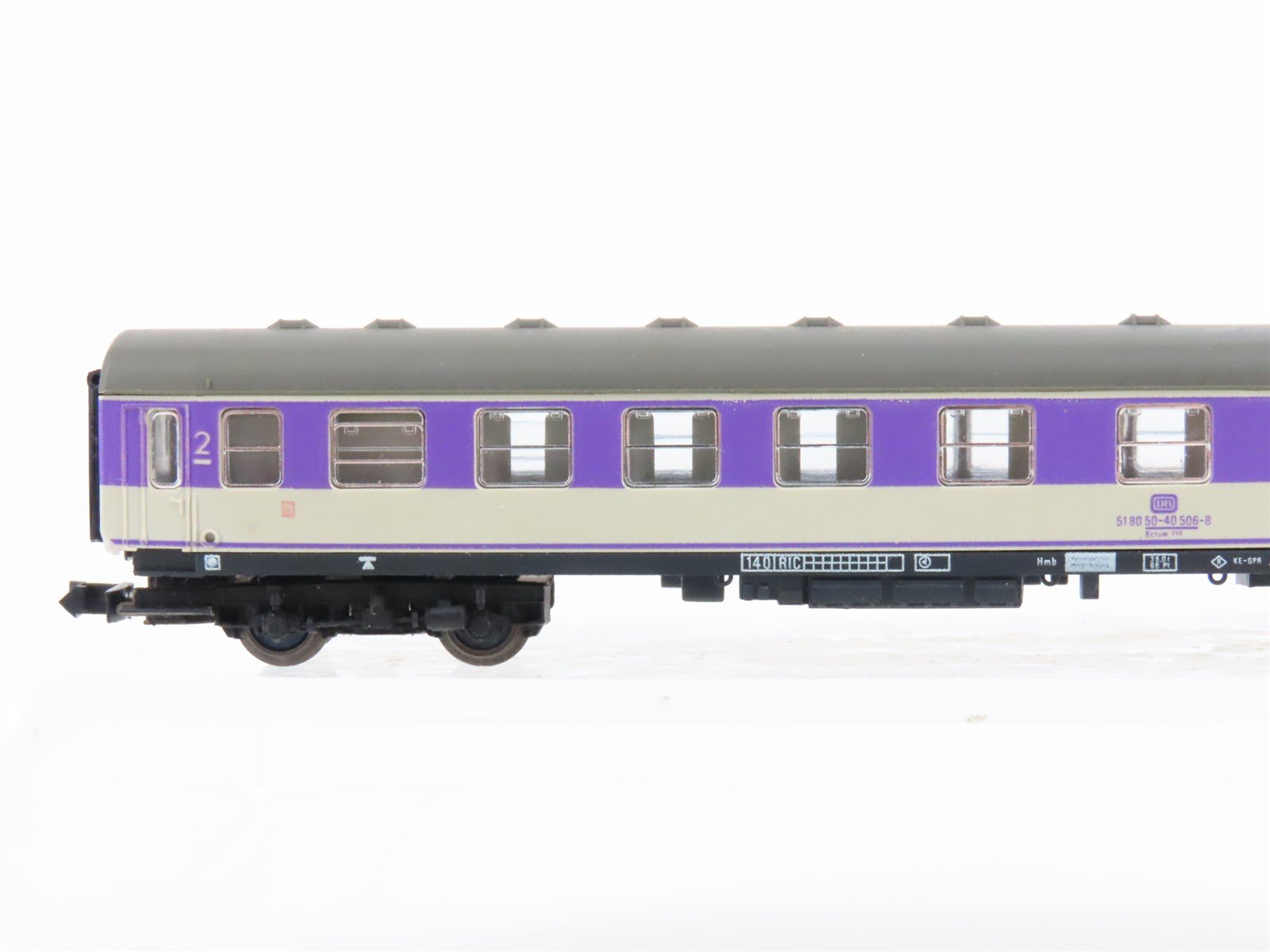 N Scale Fleischmann DB German Purple 2nd Class Corridor Coach Passenger #506-8