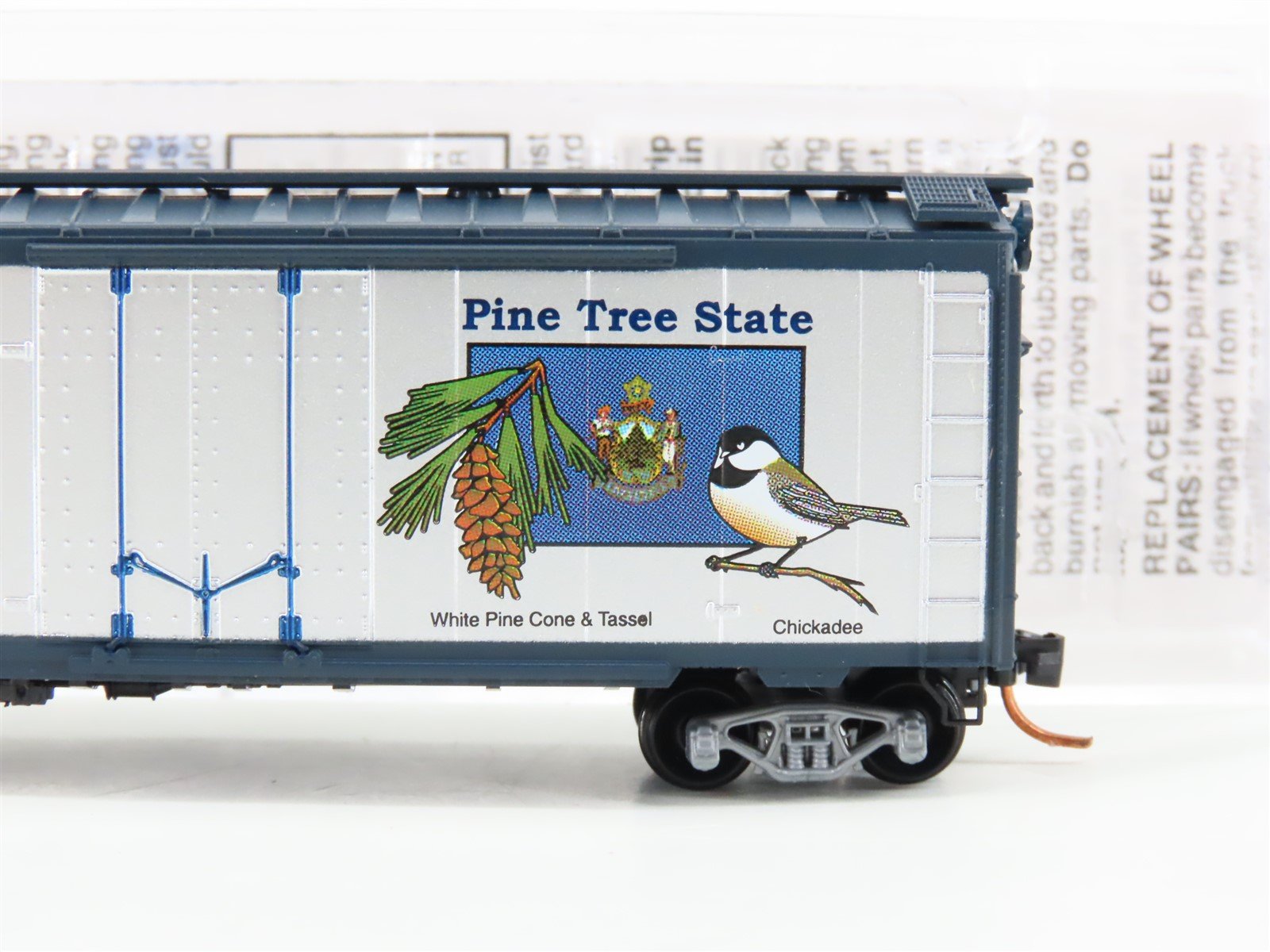 N Scale Micro-Trains MTL 02100394 ME Maine State 40' Plug Door Box Car 1820