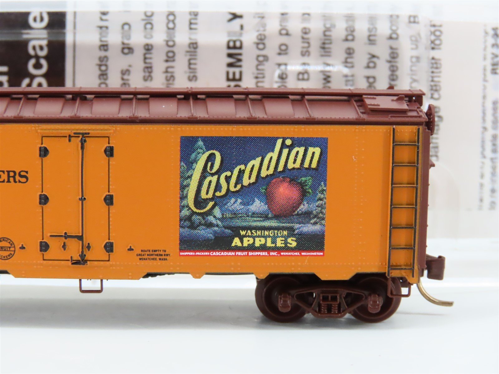 N Micro-Trains MTL AFPX Northwest Fruit Growers Cascadian Apples Reefer 10147