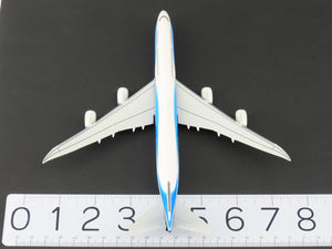 1:400 Scale Hogan 8157 Die-Cast Intercontinental Boeing 747-8 Aircraft w/ Stand