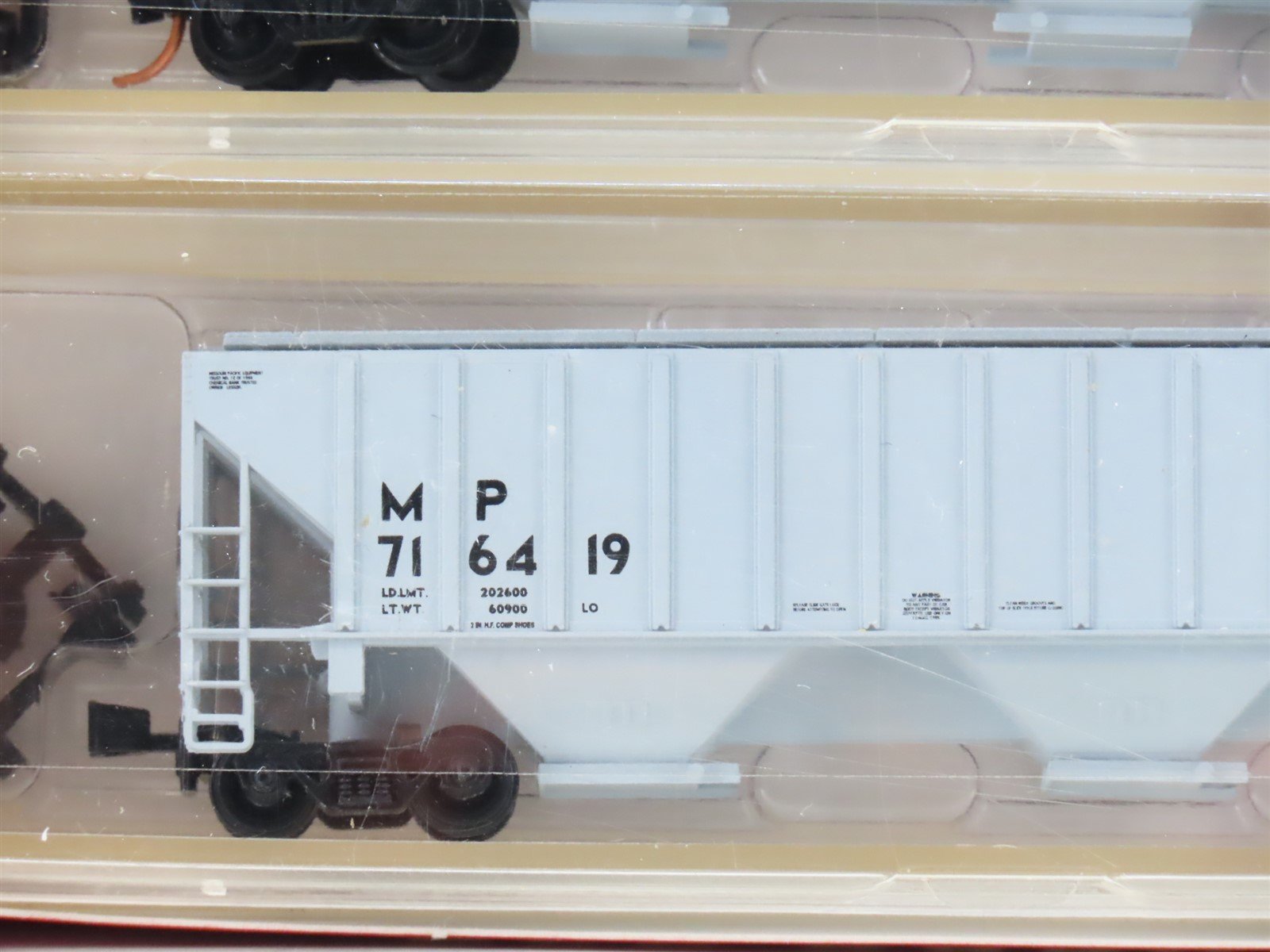 N Scale Red Caboose RN-15407 MP UP Missouri Pacific 3 Bay Covered Hopper 3 Pack