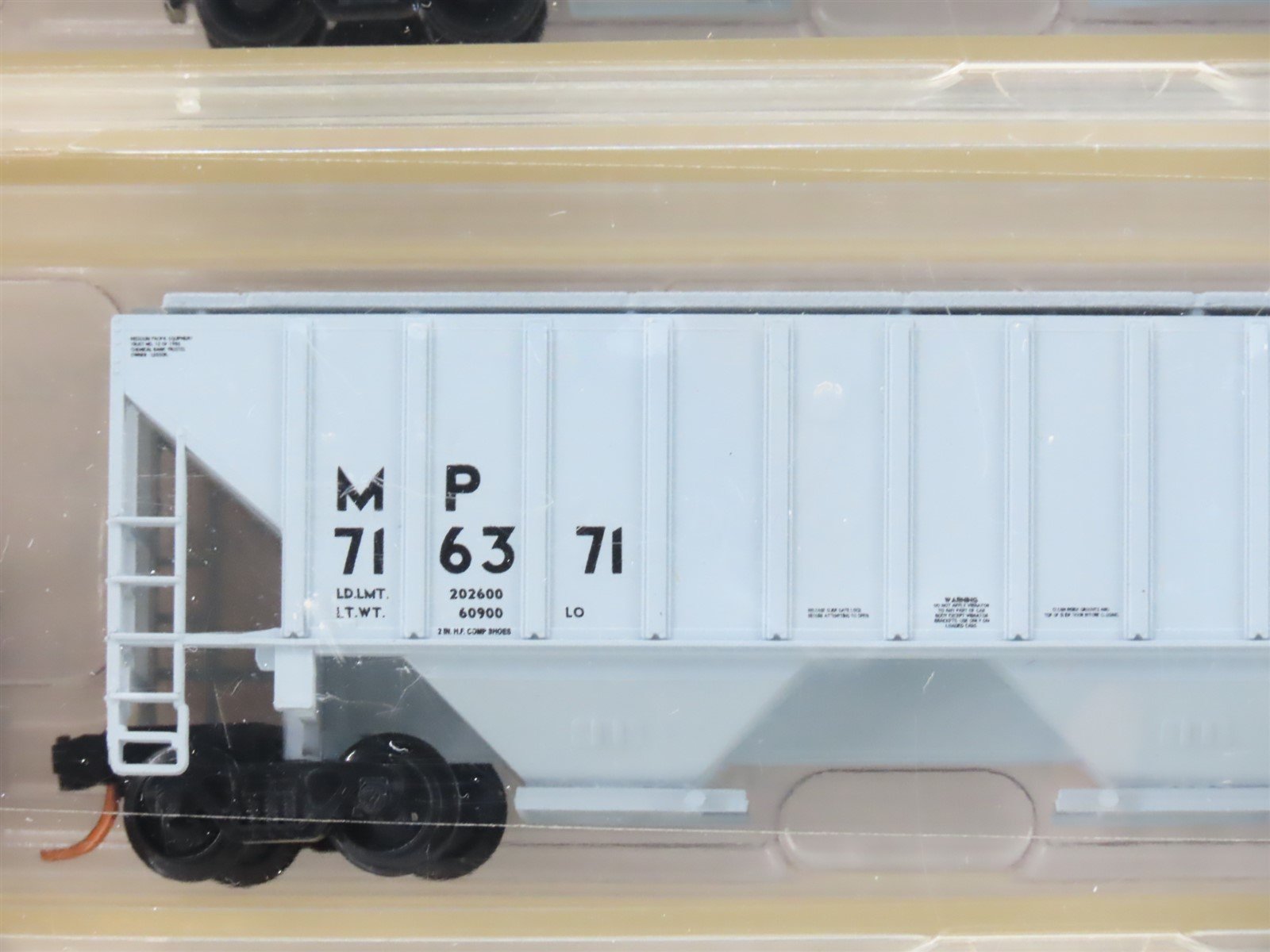 N Scale Red Caboose RN-15407 MP UP Missouri Pacific 3 Bay Covered Hopper 3 Pack