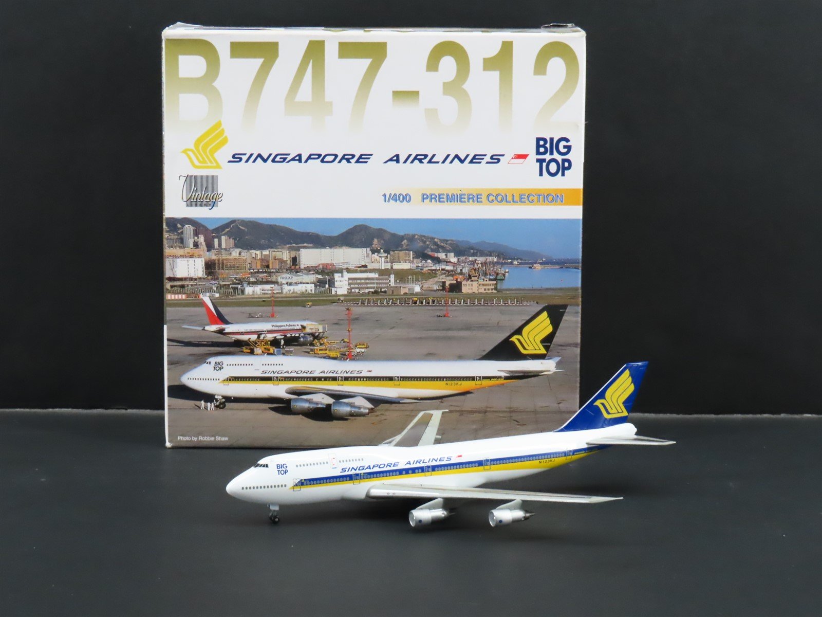 1:400 Dragon Wings Premiere 55123 Die-Cast Singapore Airlines Big Top B747-312