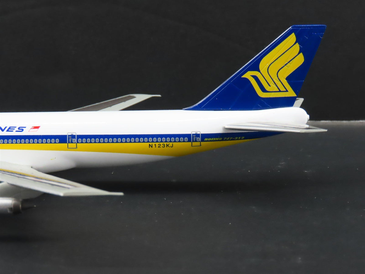 1:400 Dragon Wings Premiere 55123 Die-Cast Singapore Airlines Big Top B747-312