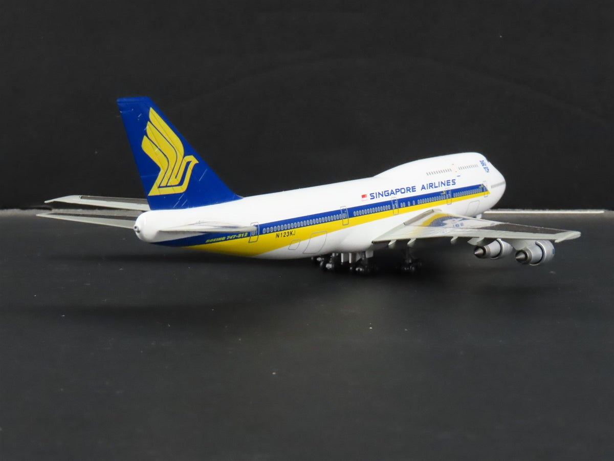 1:400 Dragon Wings Premiere 55123 Die-Cast Singapore Airlines Big Top B747-312
