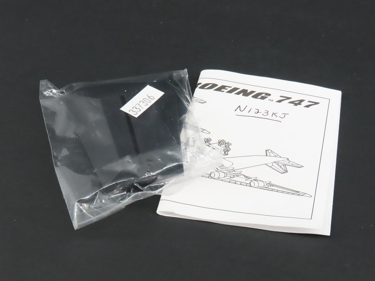 1:400 Dragon Wings Premiere 55123 Die-Cast Singapore Airlines Big Top B747-312