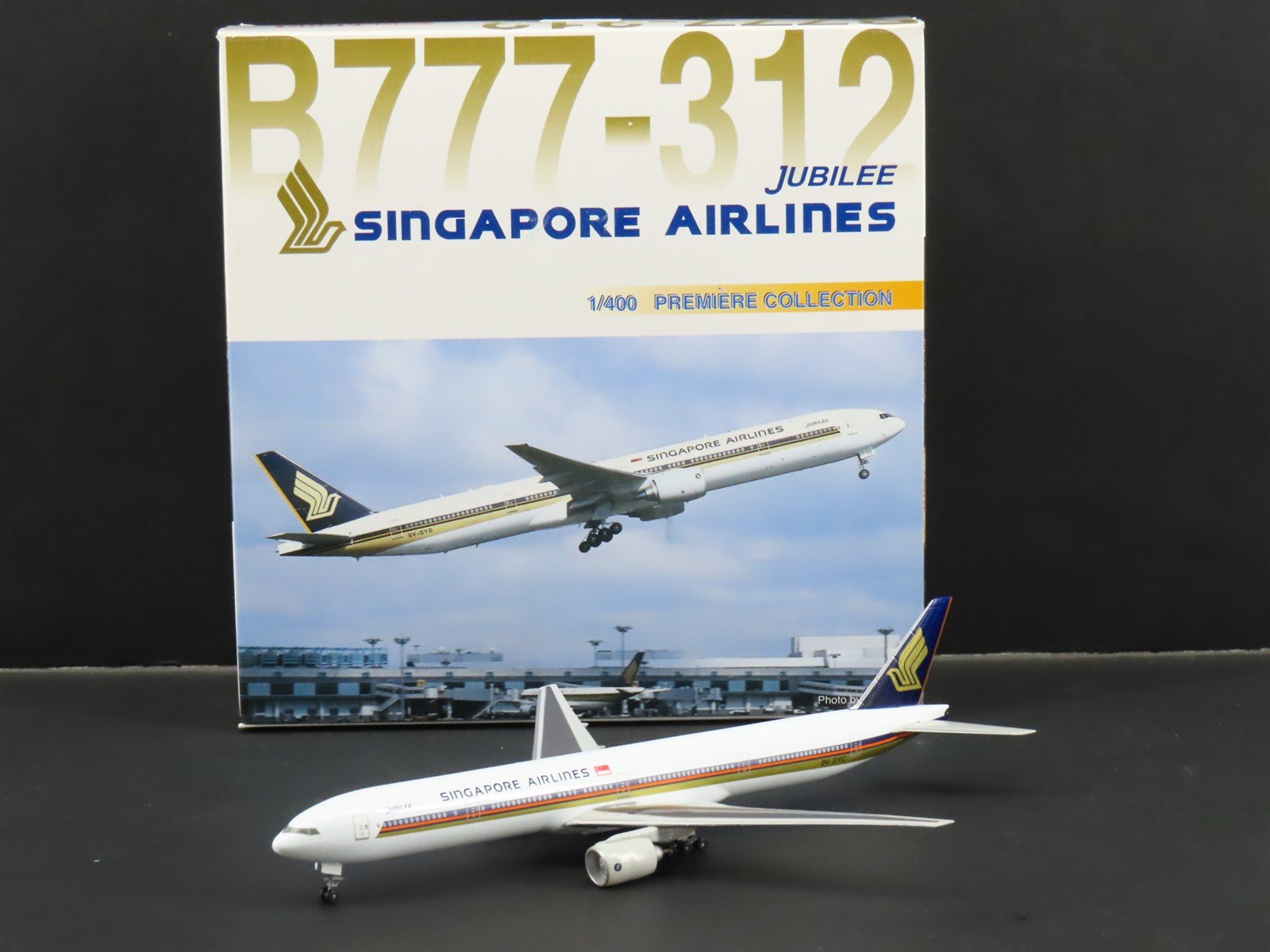 1:400 Dragon Wings Premiere 55130 Die-Cast Singapore Airlines Jubilee B777-312