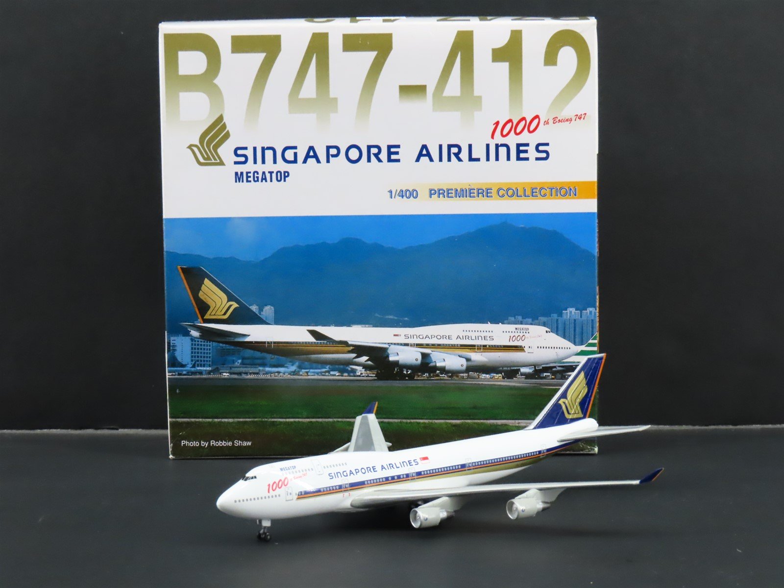 1:400 Dragon Wings 55073 Die-Cast Singapore Airlines Megatop 1000th B747-412