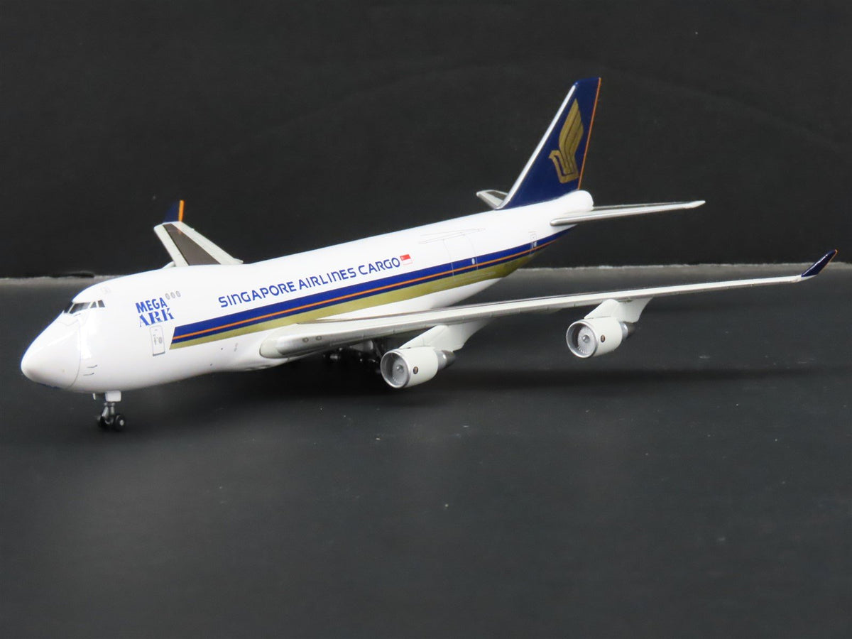 1:400 Dragon Wings 55226 Die-Cast Singapore Airlines Mega Ark B747-412F 9V-SFD