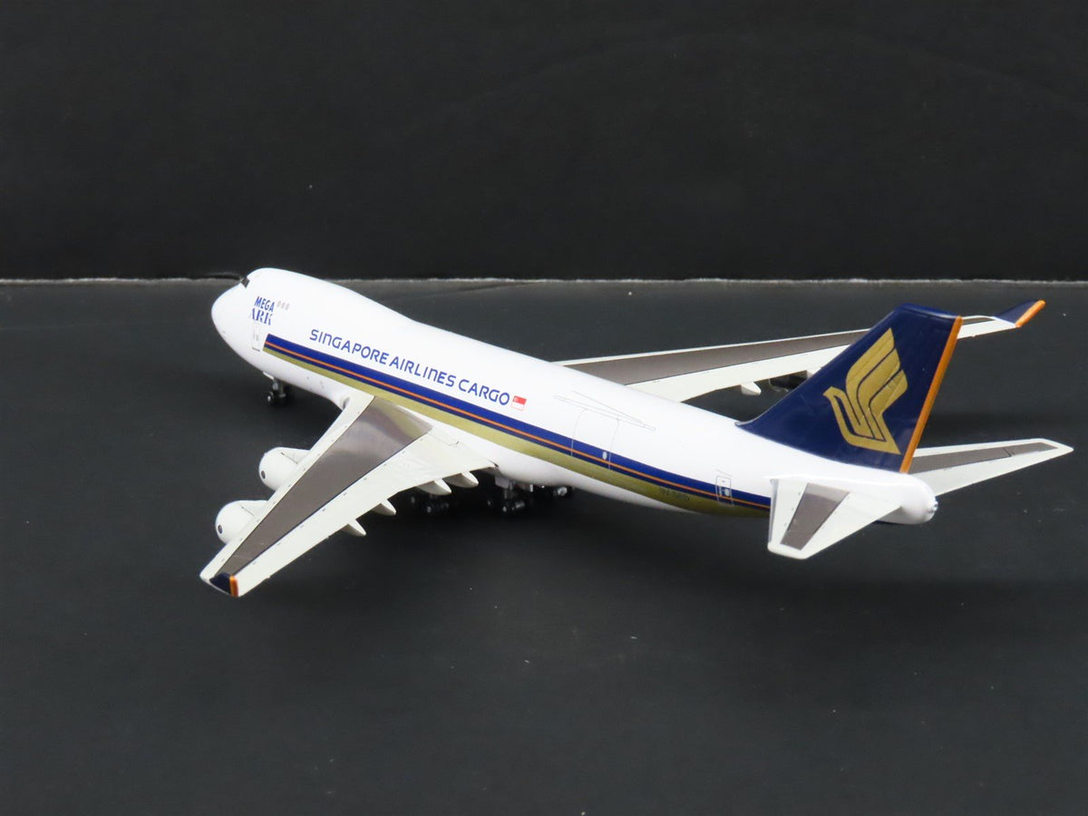 1:400 Dragon Wings 55226 Die-Cast Singapore Airlines Mega Ark B747-412F 9V-SFD