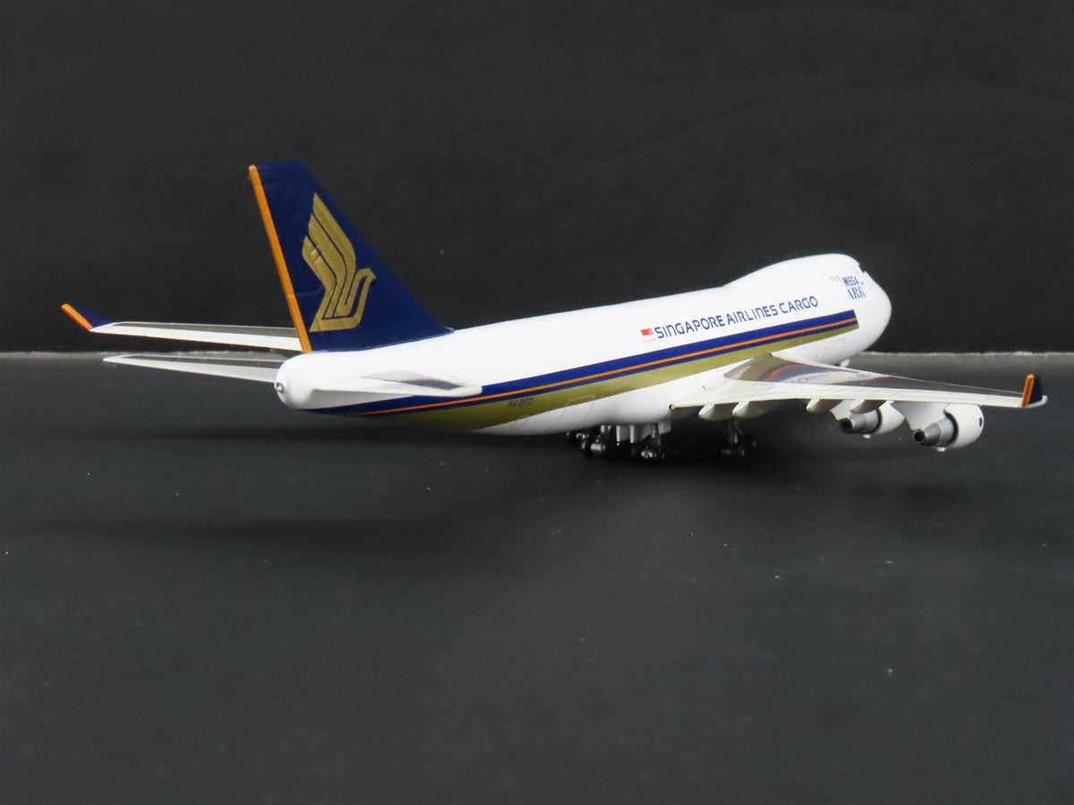 1:400 Dragon Wings 55226 Die-Cast Singapore Airlines Mega Ark B747-412F 9V-SFD