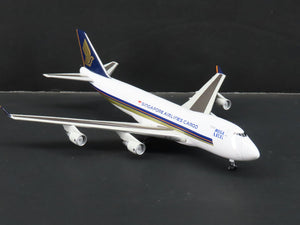 1:400 Dragon Wings 55226 Die-Cast Singapore Airlines Mega Ark B747-412F 9V-SFD