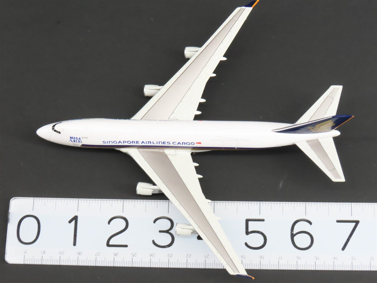 1:400 Dragon Wings 55226 Die-Cast Singapore Airlines Mega Ark B747-412F 9V-SFD