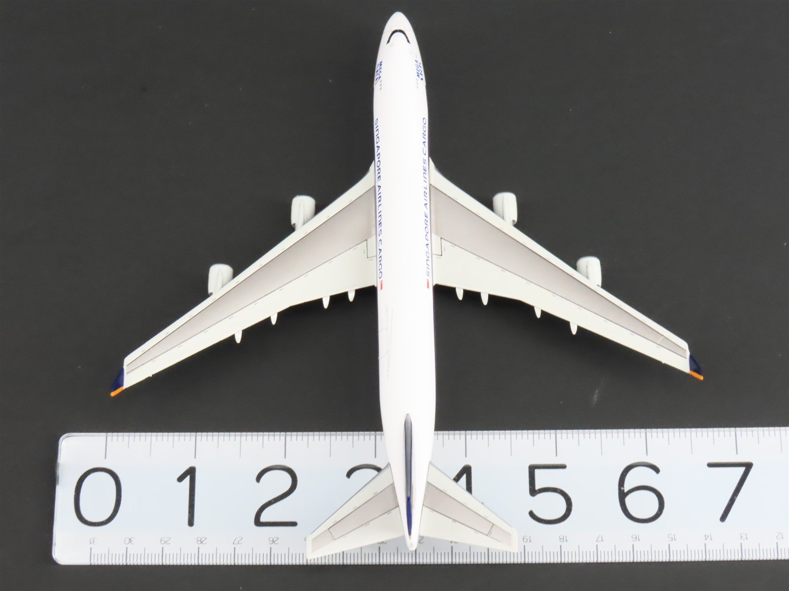 1:400 Dragon Wings 55226 Die-Cast Singapore Airlines Mega