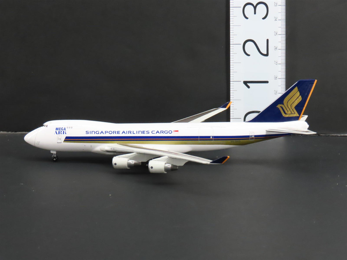 1:400 Dragon Wings 55226 Die-Cast Singapore Airlines Mega Ark B747-412F 9V-SFD