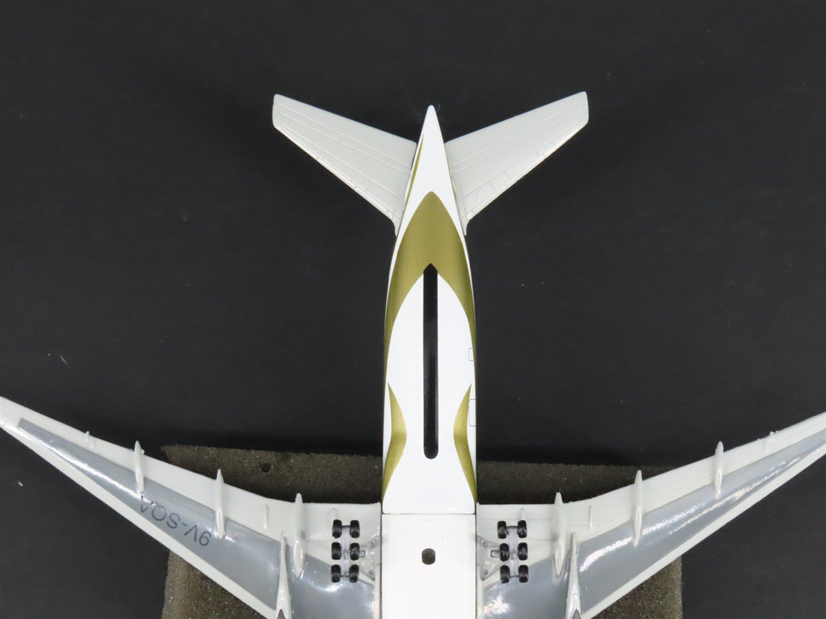 1:400 Dragon Wings Die-Cast Singapore Airlines Jubilee 50th B777-200 9V-SQA