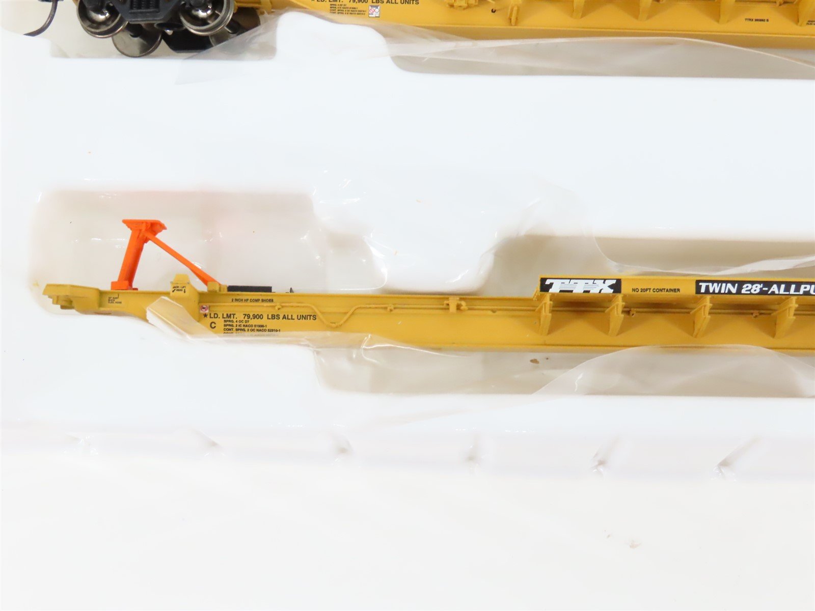 HO Athearn 28902 TTRX 3-Unit Trailer Train 57' All Purpose Spine Cars #360882