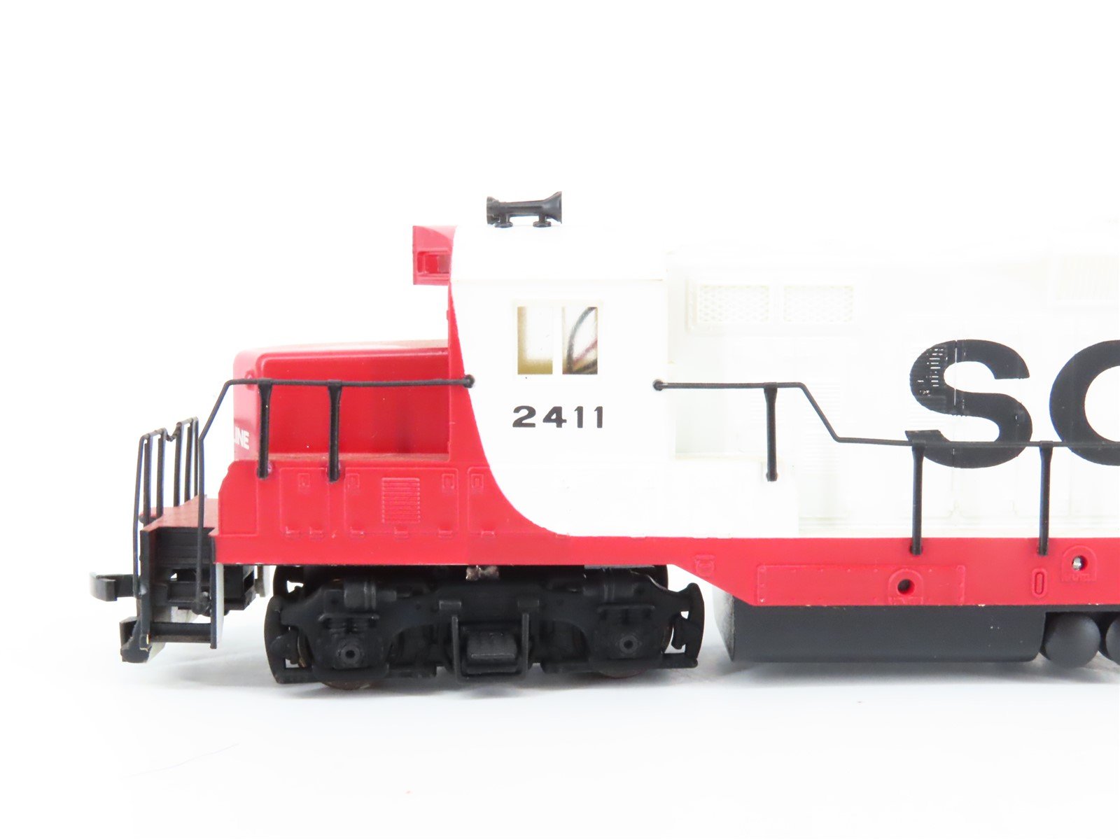 HO Scale Walthers Trainline 931-116 SOO Line Railroad EMD GP9M Diesel #2411
