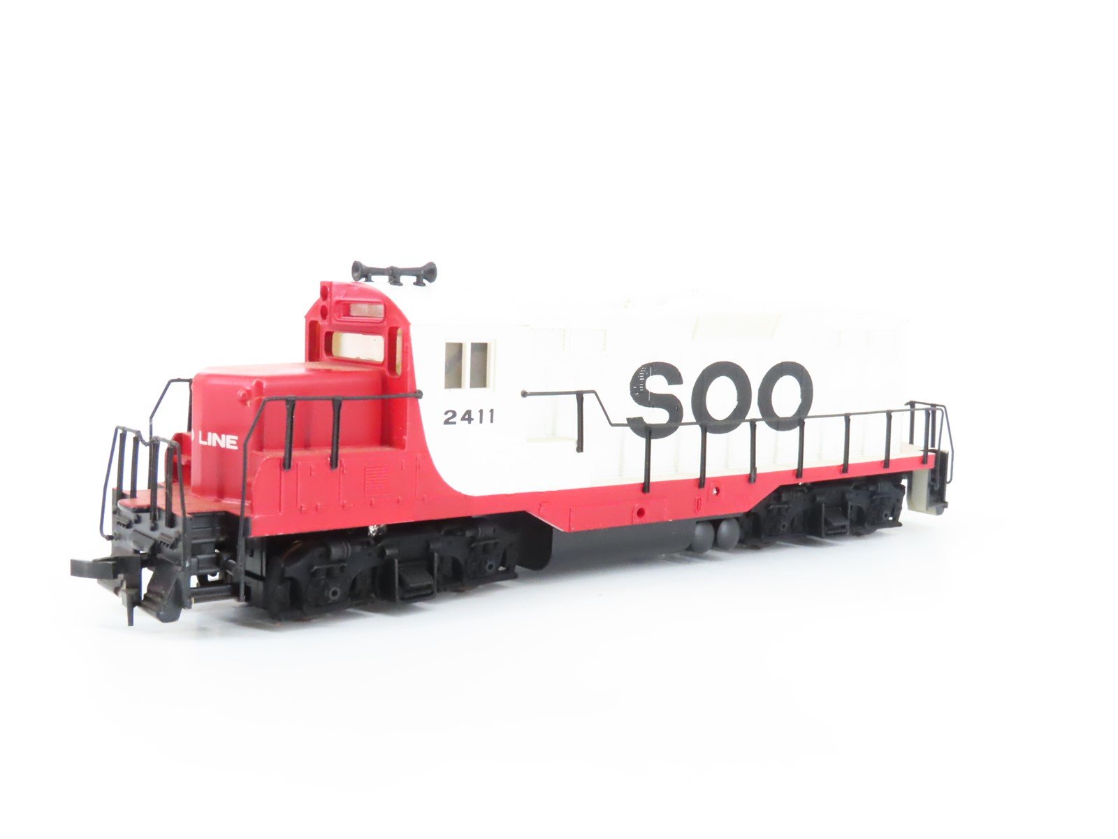 HO Scale Walthers Trainline 931-116 SOO Line Railroad EMD GP9M Diesel #2411