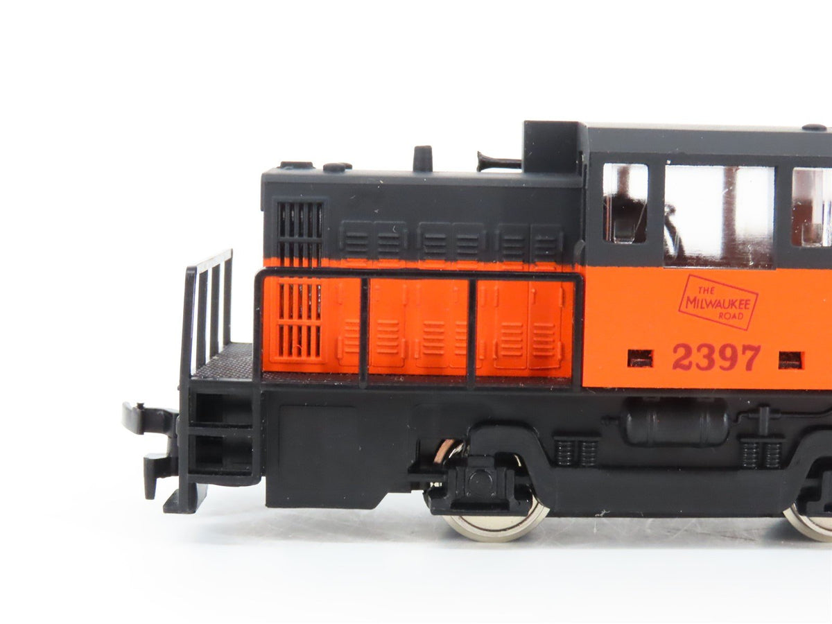 HO Scale IHC/MEHANO M505 MILW Milwaukee Road Canter Cab Diesel Switcher #2397