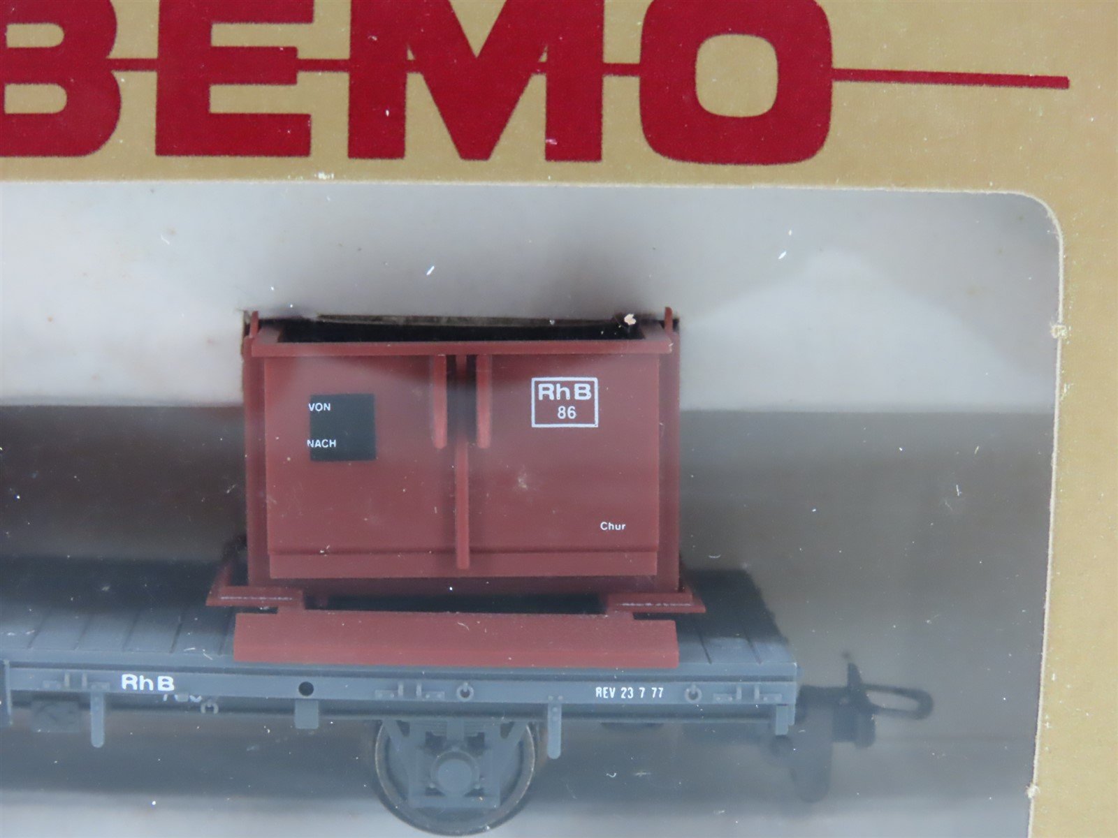 HOm Scale BEMO 7450100 RhB Rhaetian Railway Flat Cars w/ Containers 4-Unit Set