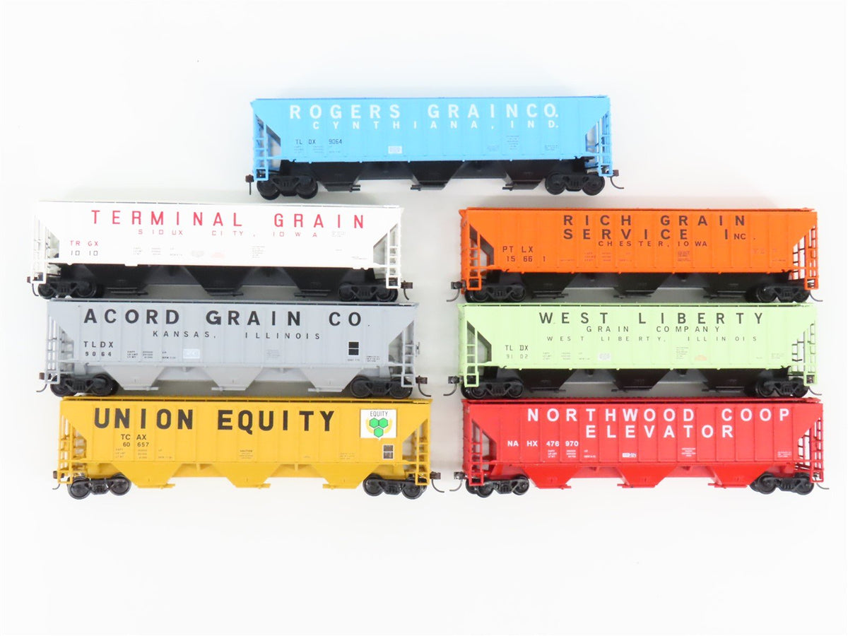 LOT of 7 HO Scale Assorted Union Equity/Rich Grain/Acord Grain 3-Bay Hoppers