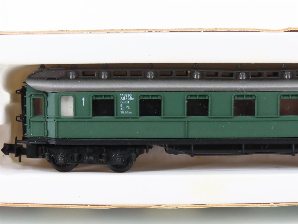 N Scale Arnold 0338 Unlettered European 1st/2nd Class Coach Passenger #17 8295