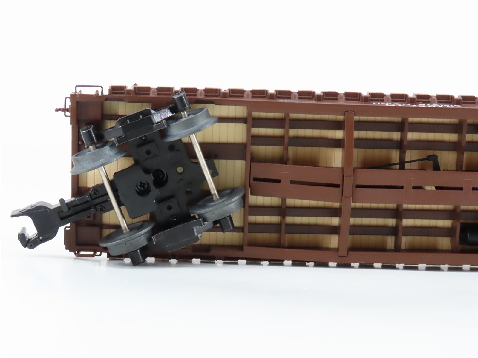 O Gauge 3-Rail Lionel 2226320 UP Union Pacific 50' Flat Car #53026 w/ Fire Truck