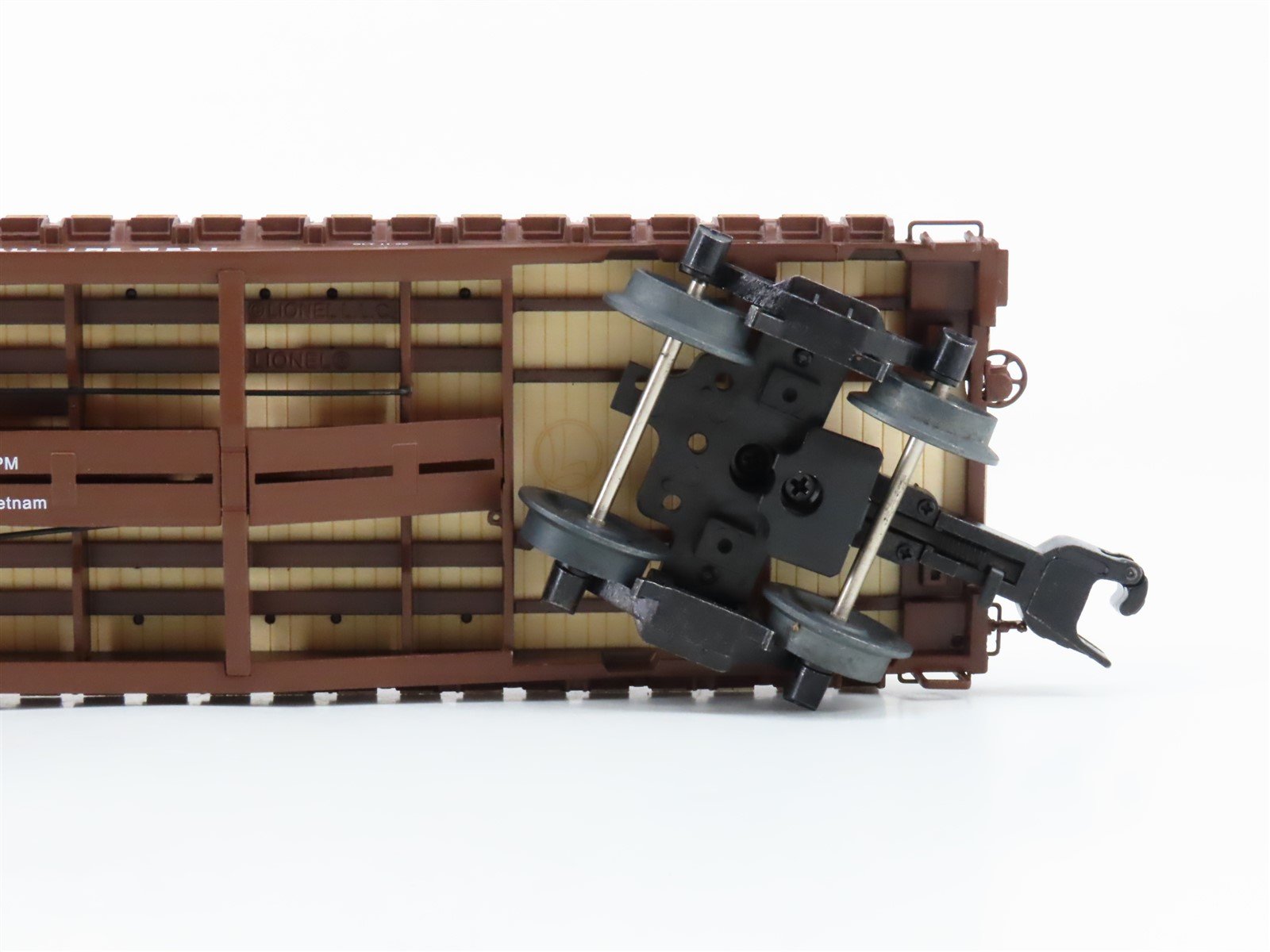 O Gauge 3-Rail Lionel 2226320 UP Union Pacific 50' Flat Car #53026 w/ Fire Truck