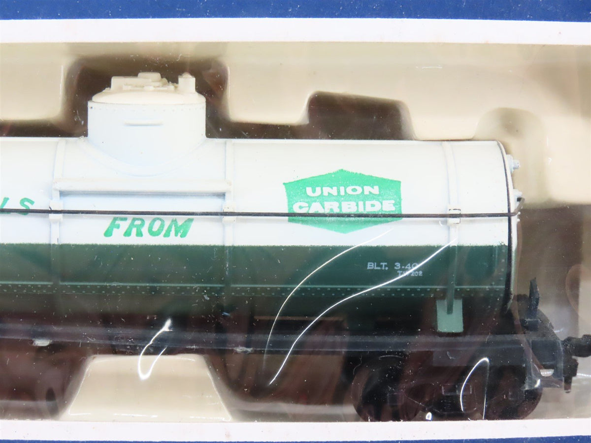 LOT of 7 HO Scale Life-Like CNW, B&amp;O, LUNX, Hopper, Caboose, Box Car, Tank Car