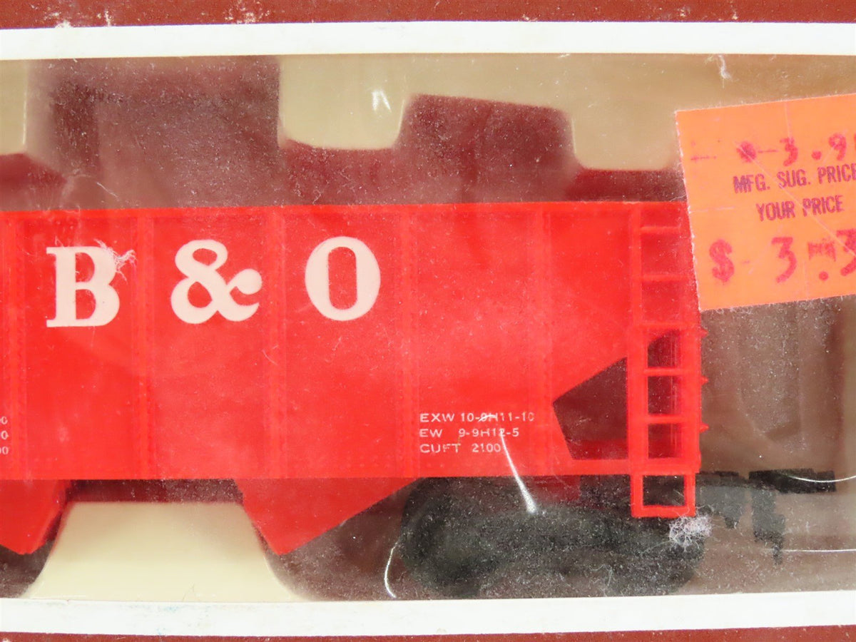 LOT of 7 HO Scale Life-Like CNW, B&amp;O, LUNX, Hopper, Caboose, Box Car, Tank Car