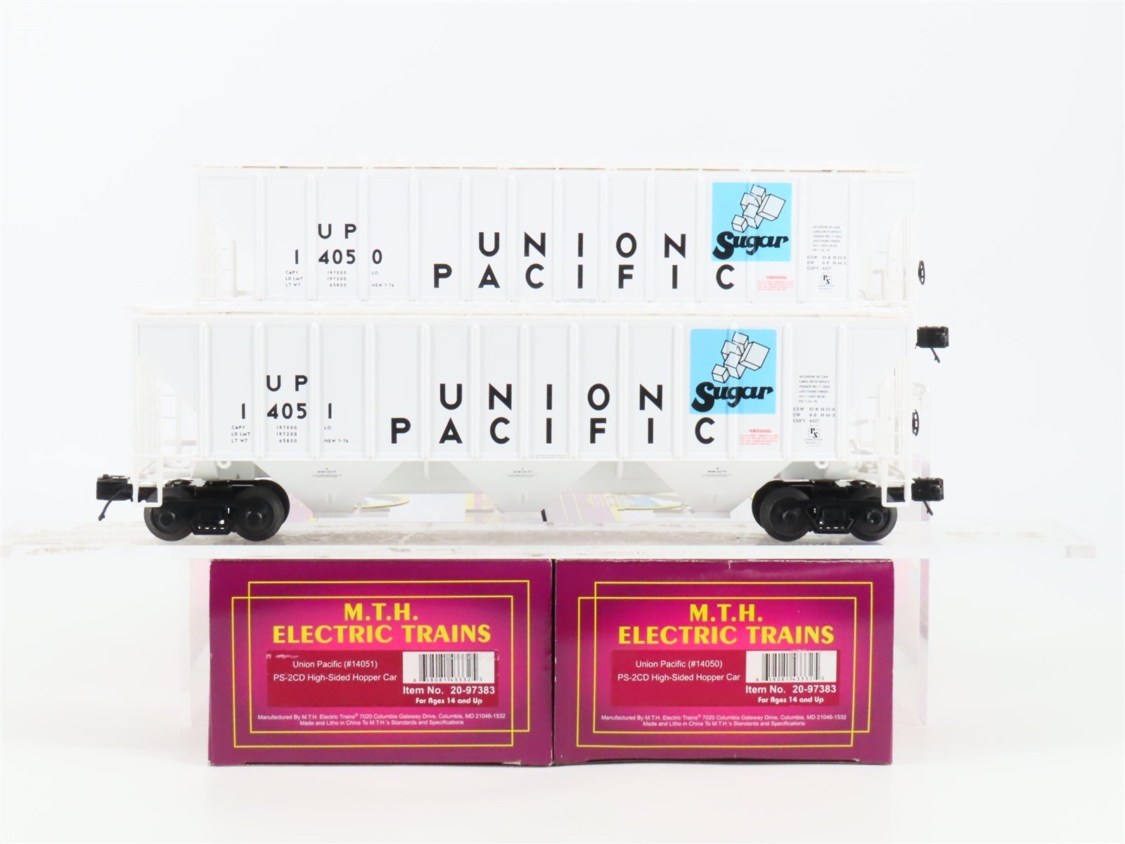 O Gauge 3-Rail MTH 20-97383 UP Sugar 3-Bay High-Side Covered Hoppers 2-Pack