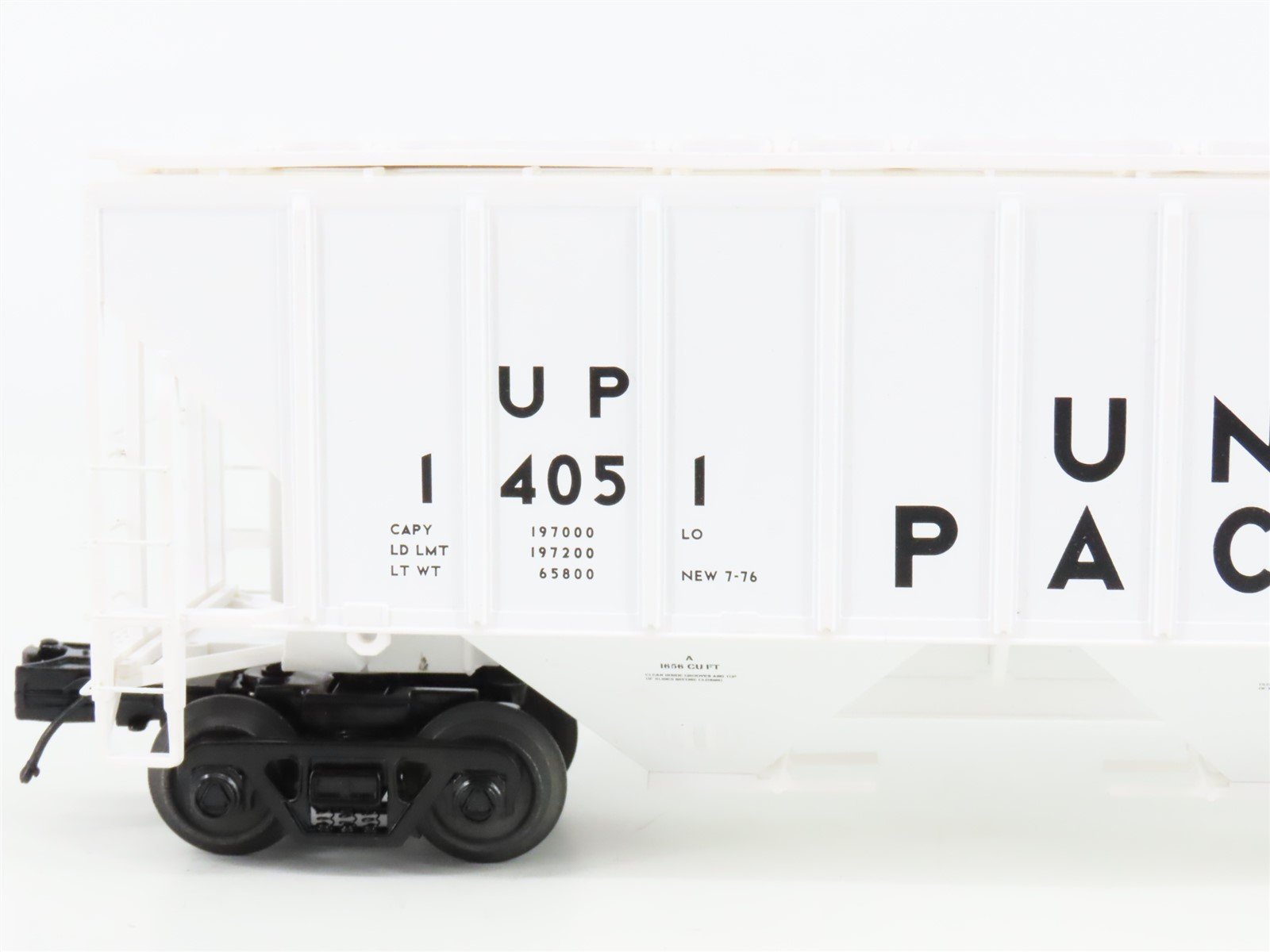 O Gauge 3-Rail MTH 20-97383 UP Sugar 3-Bay High-Side Covered Hoppers 2-Pack