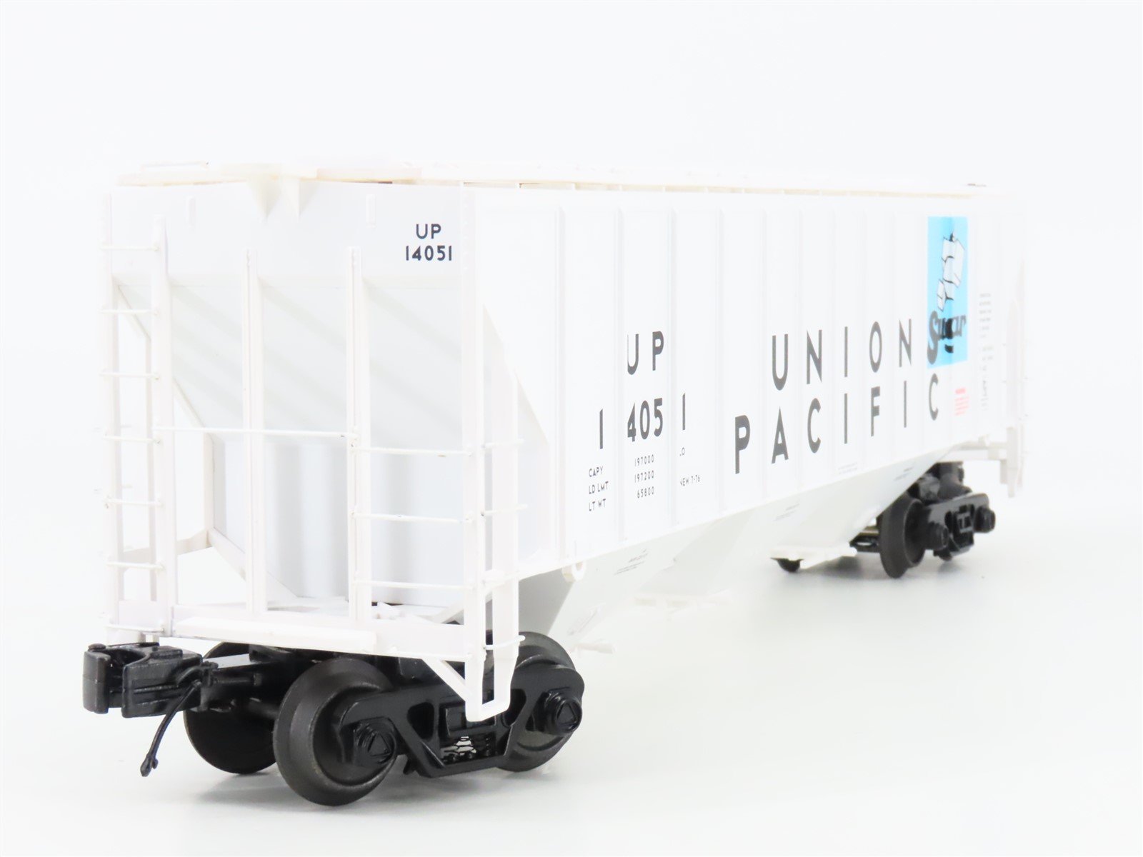 O Gauge 3-Rail MTH 20-97383 UP Sugar 3-Bay High-Side Covered Hoppers 2-Pack