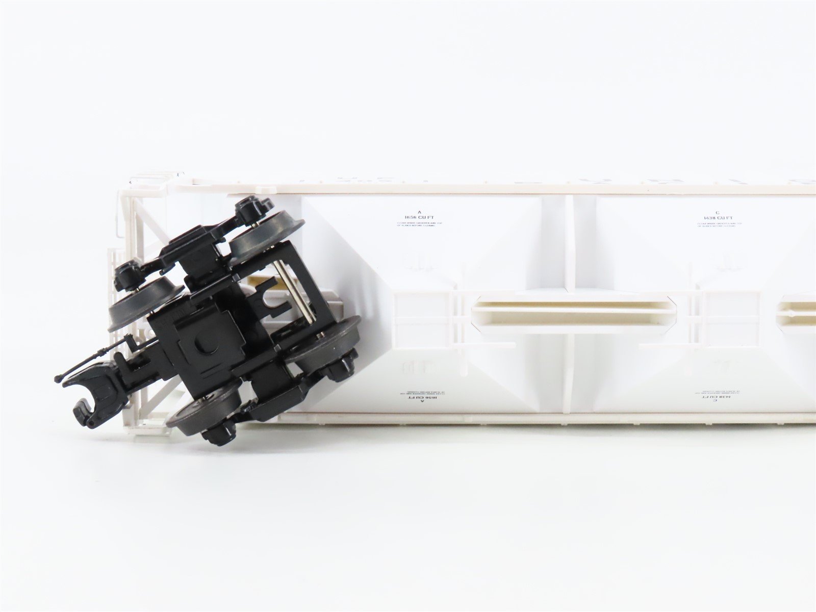 O Gauge 3-Rail MTH 20-97383 UP Sugar 3-Bay High-Side Covered Hoppers 2-Pack