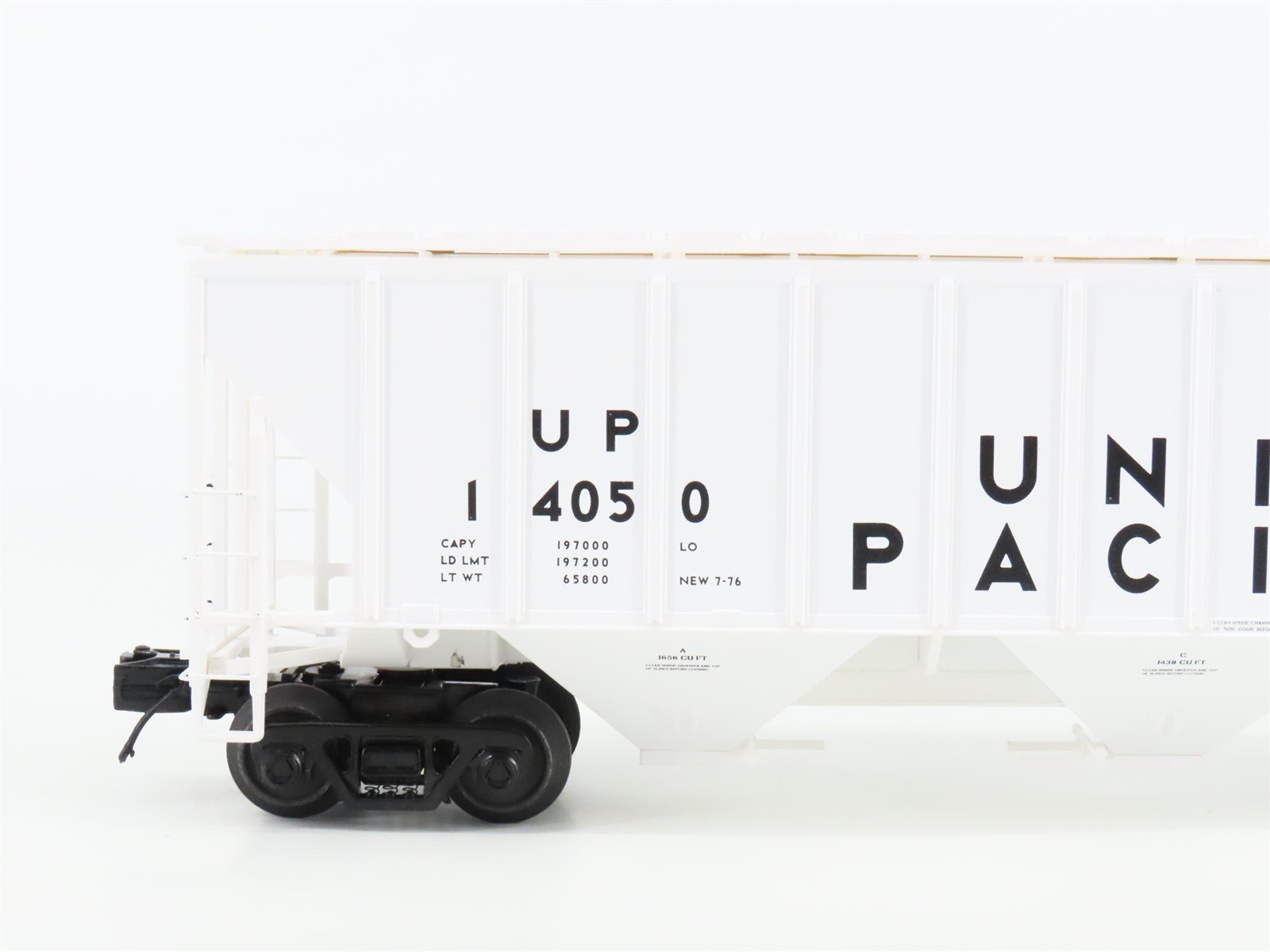 O Gauge 3-Rail MTH 20-97383 UP Sugar 3-Bay High-Side Covered Hoppers 2-Pack